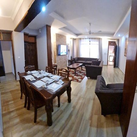 The Festival Fully Furnished Apartments Момбаса Екстер'єр фото